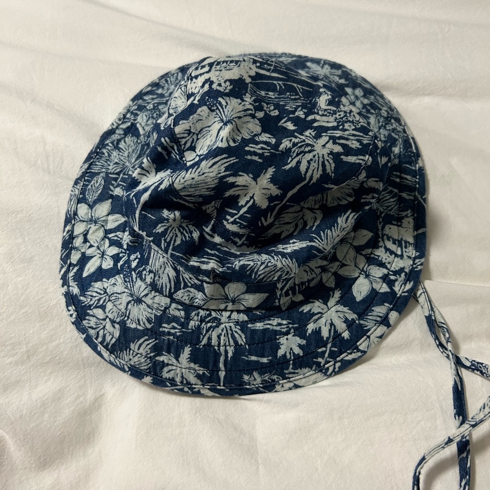 Bucket hat